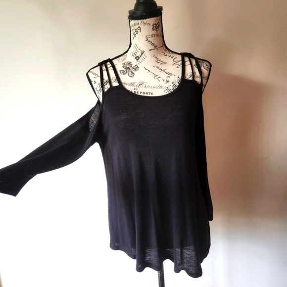 Open shoulder 3/4 sleeve top - Picture 4 of 4